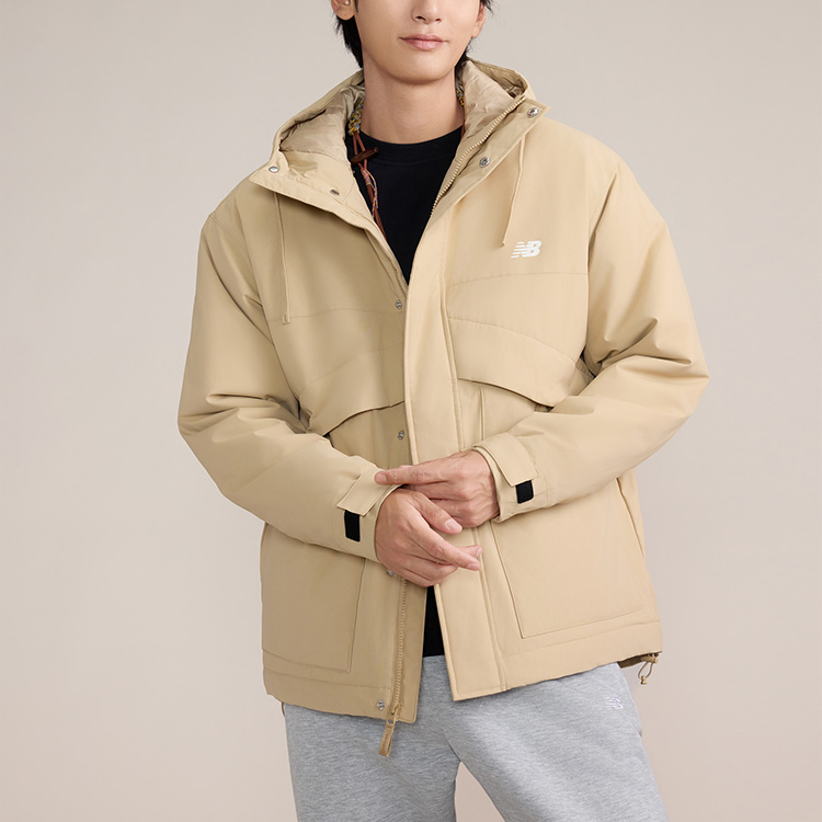 Shop 新百伦米色标志连帽拉链休闲外套 AMJ43377-INC