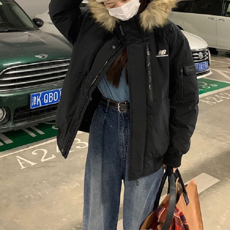 New Balance Black Detachable Fur Hood Down Jacket Unisex Korean Winter Style. NPA43043-BK 圖 4