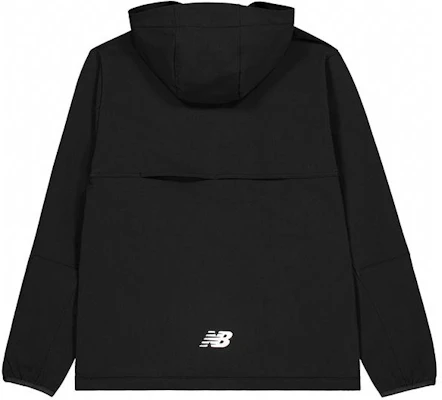 ニューバランス ブラック フード付き レタープリント ウーブン ジャケット NAE12081-BK Lookbook ニューバランス ブラック フード付き レタープリント ウーブン ジャケット NAE12081-BK