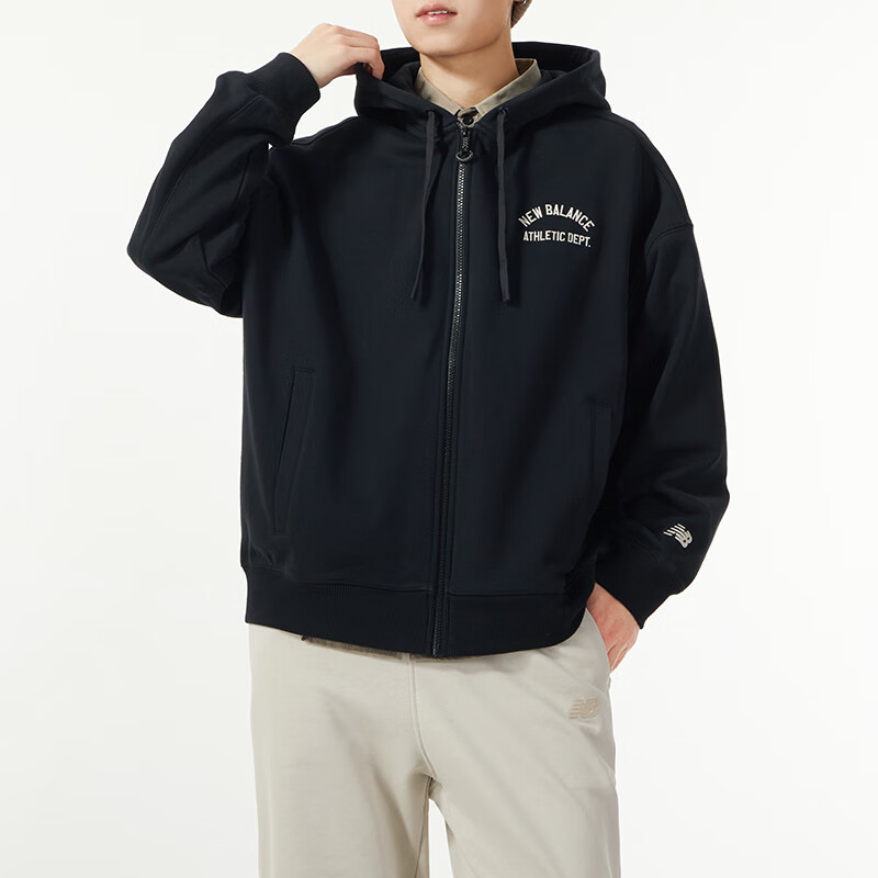 Shop 新百伦黑色针织连帽外套跑步休闲字母印花款 AMJ41311-BK