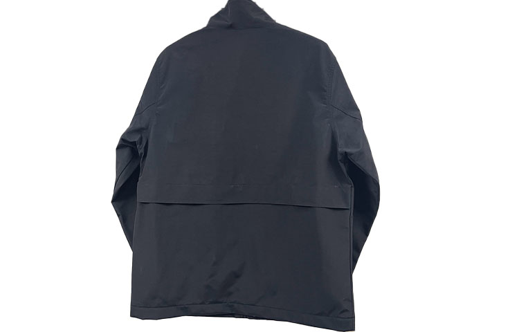 Lookbook ニューバランス ブラック ロゴ付き多機能ポケット アウトドアユーティリティジャケット AMJ33374-BK