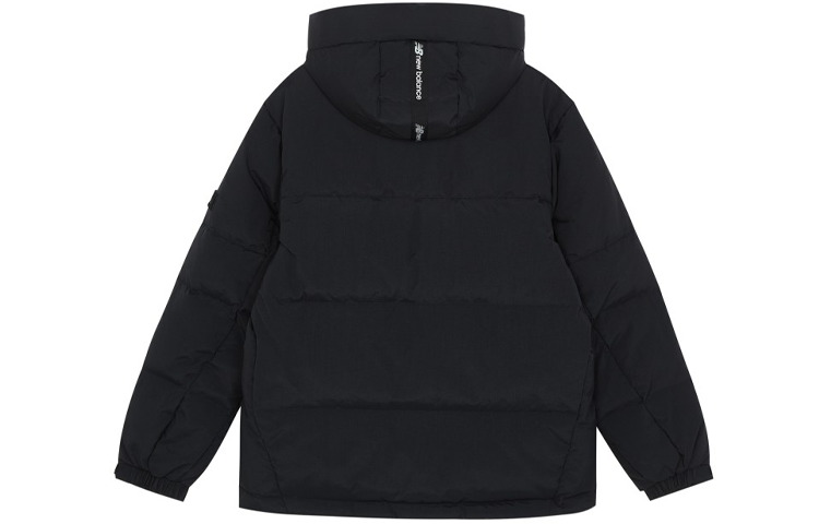 Lookbook New Balance 黑色絎縫羽絨連帽外套 冬季穿搭 AMJ14323-BK