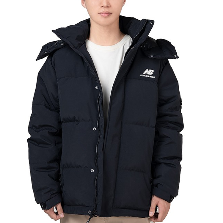Shop New Balance 黑色絎縫羽絨連帽外套 冬季穿搭 AMJ14323-BK