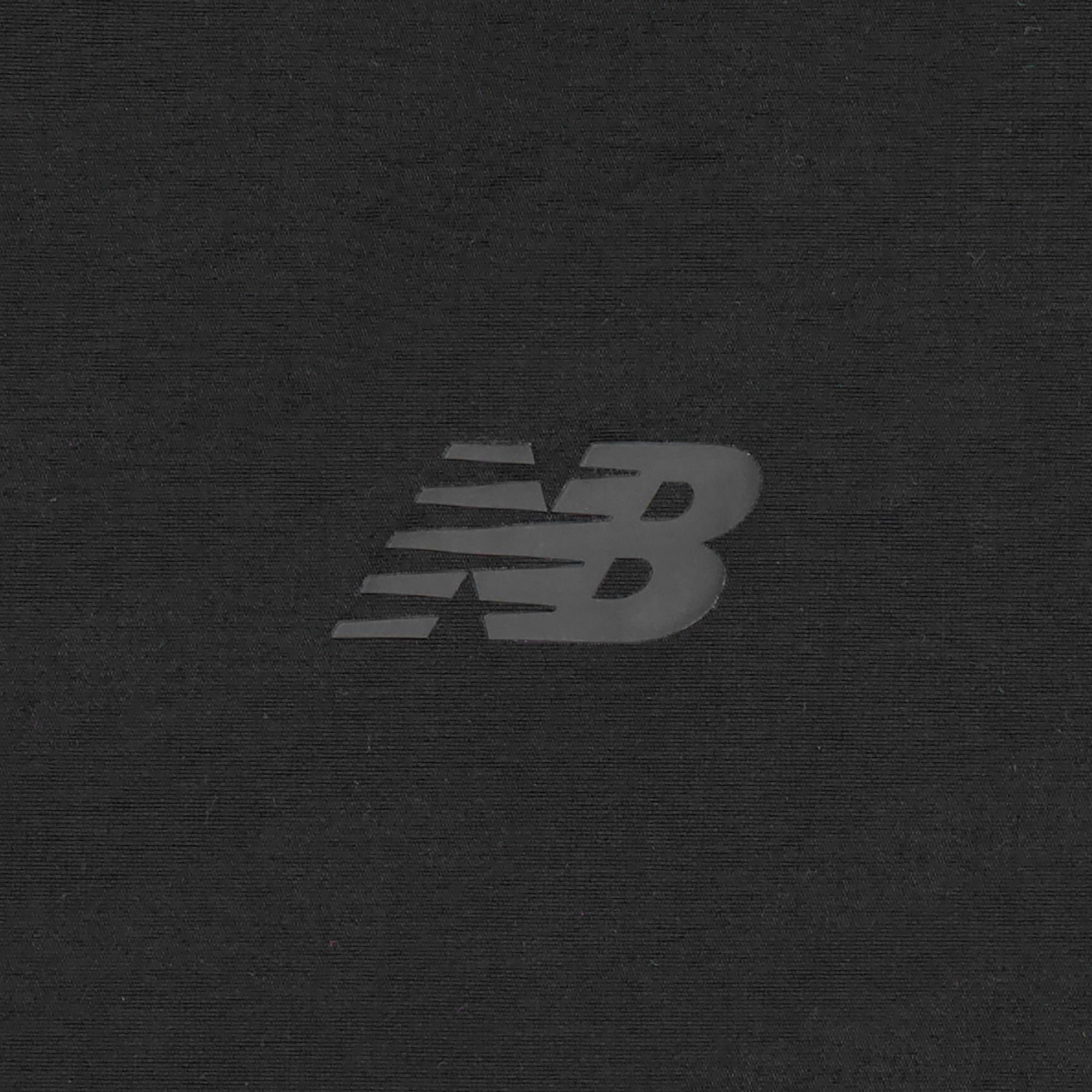 Shop New Balance黑色复古标志长袖夹克男女休闲款 AMJ43312-BK