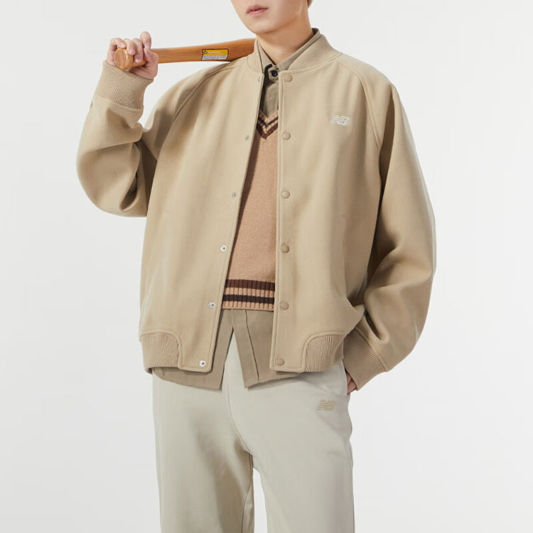 Shop ニューバランス ブラウン シングルボタン 快適スタンドカラー ジャケット NME11051-BEI
