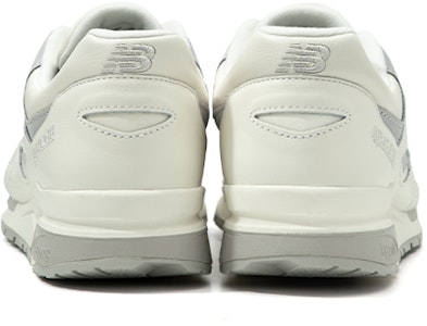 New Balance CM1600 白灰色款 CM1600WP Shop New Balance CM1600 白灰色款 CM1600WP