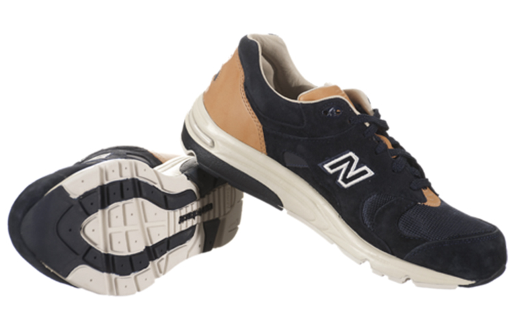 Shop New Balance Cm1700By 'Beauty & Youth' Zapatillas edición especial. CM1700BY