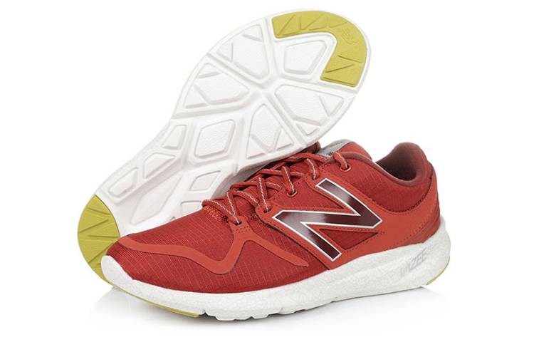 Shop New Balance Coast 低筒跑步鞋 橘紅色