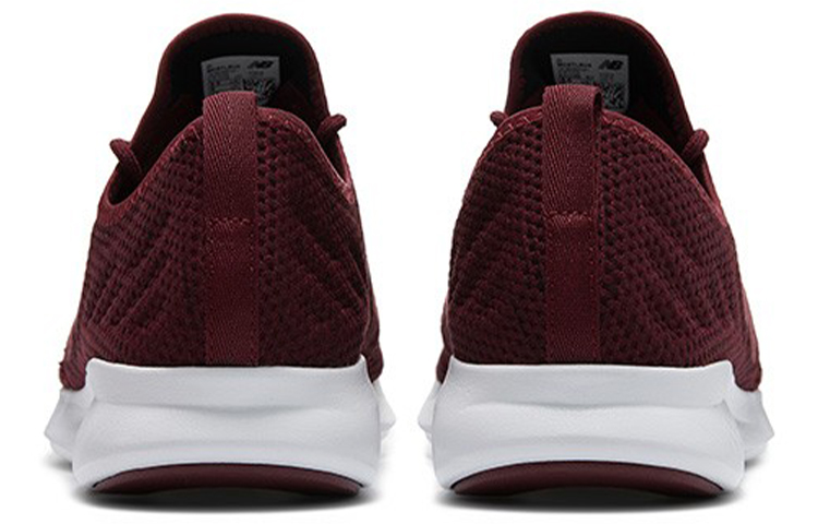 Lookbook New Balance Serie Coast Castaño MCSTLRU4