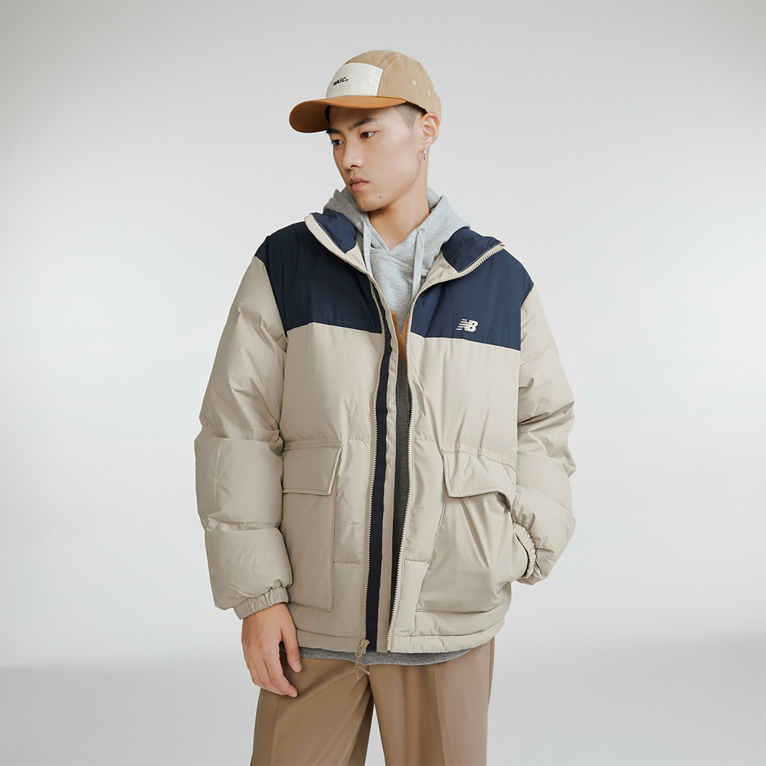Purchase 뉴발란스 컬러블록 방풍 다운 자켓 카키/블루 유니섹스. AMJ34304-SOT