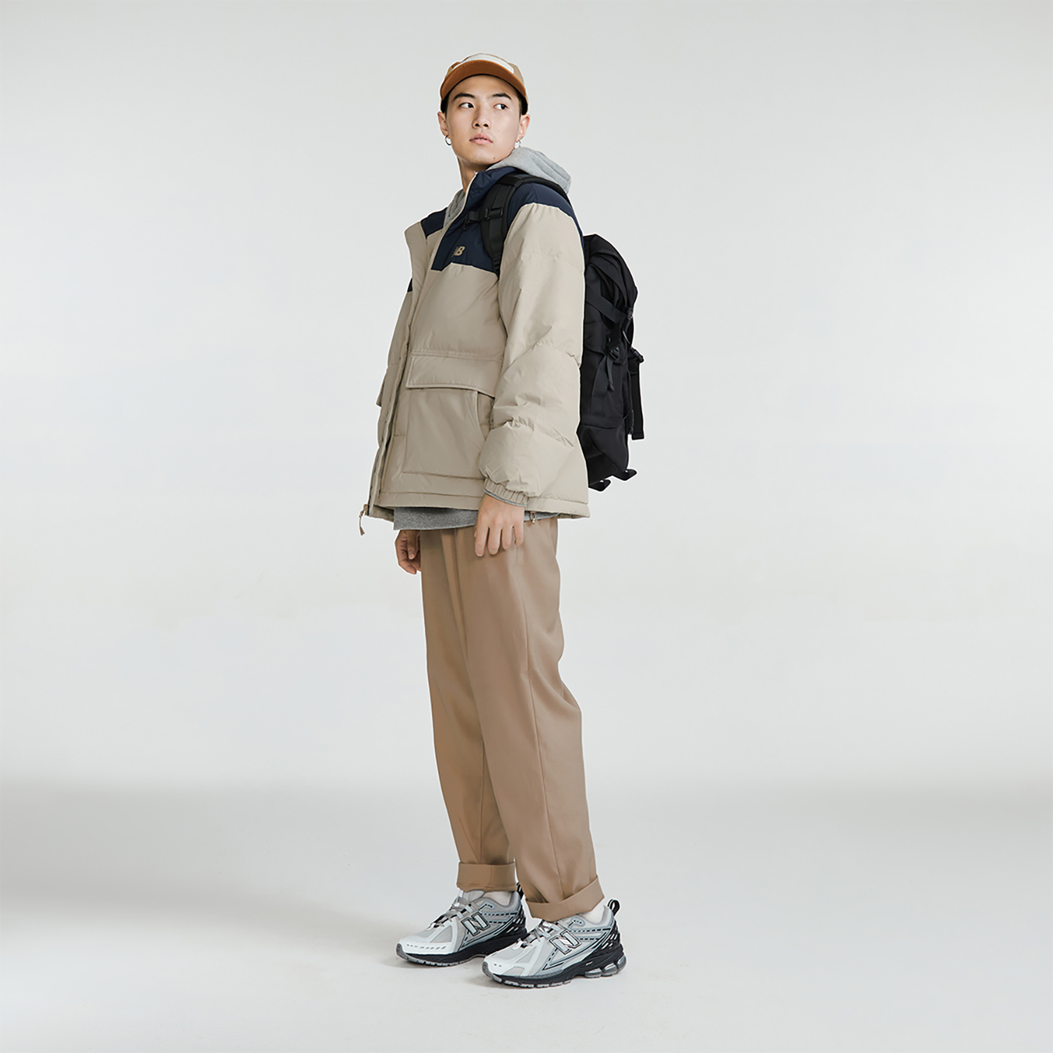 Sizing 뉴발란스 컬러블록 방풍 다운 자켓 카키/블루 유니섹스. AMJ34304-SOT