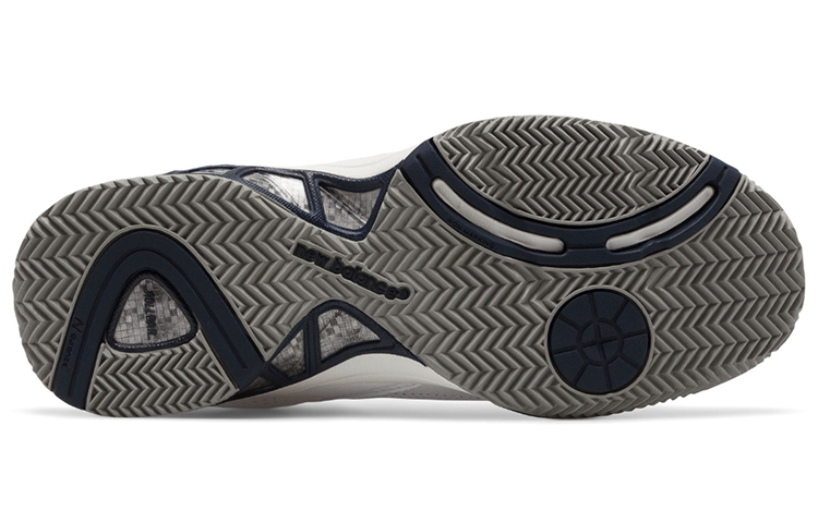 Shop ニューバランス コート806 ホワイト MC806W