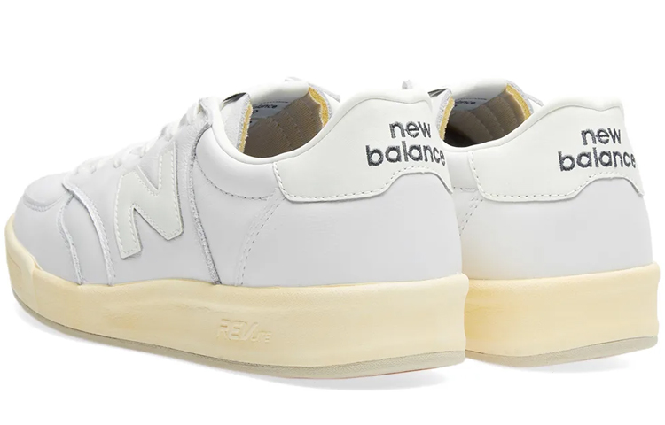 Shop New Balance NB 300 休閒 耐磨防滑 低幫 板鞋 男女同款 白色