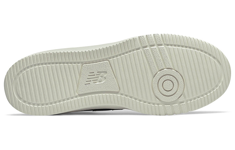 Shop New Balance CT10 v1 透氣舒適 低幫休閒板鞋 黑白