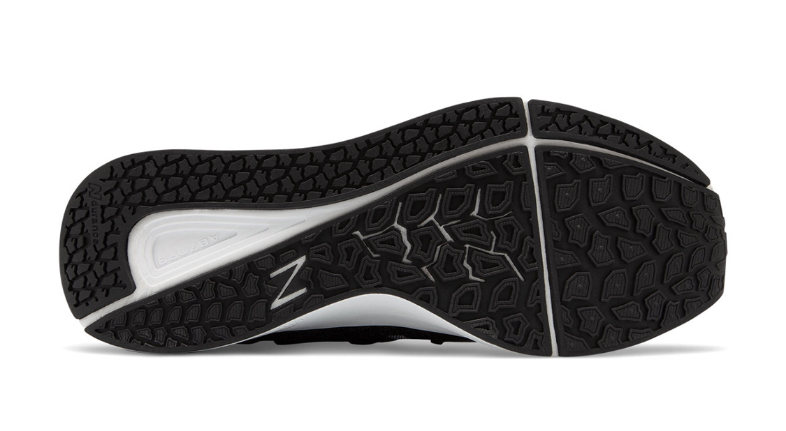 Shop New Balance Cypher V2 D '黑色' 运动鞋 MSRMCLK2