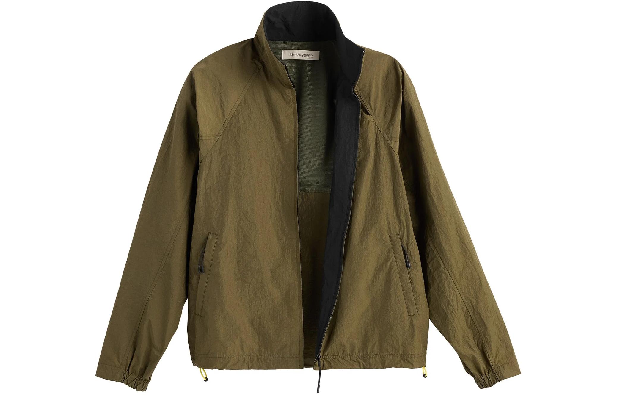 Shop New Balance 刺繡字母連帽透氣外套 深苔綠 男女適用 UJ45170-DMO