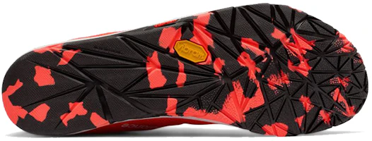 Shop New Balance 獨家 Minimus 20 v6系列 簡約舒適休閒訓練鞋 黑橙色
