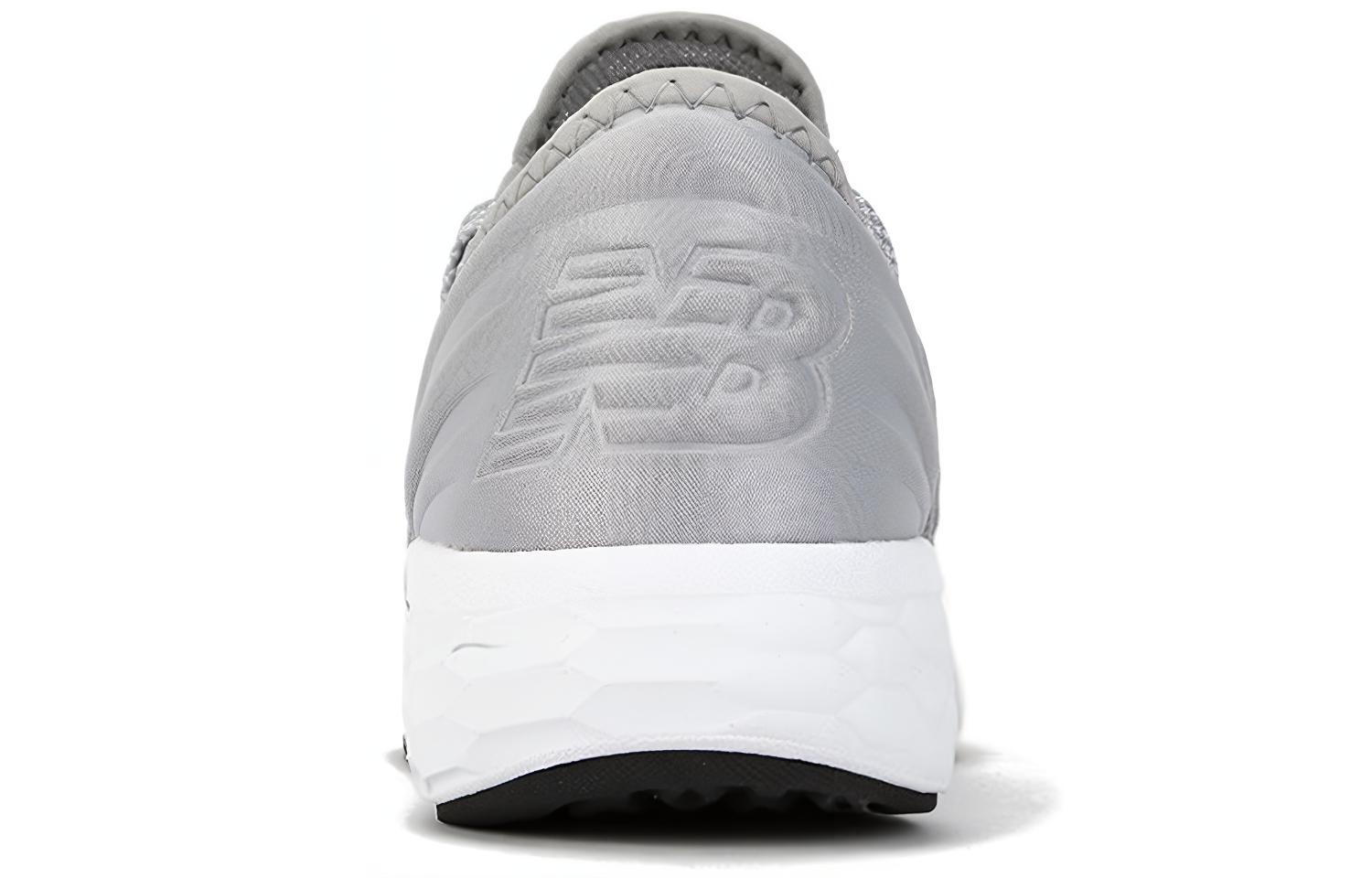 Shop ニューバランス フレッシュフォーム Cruz v2 白/銀 MCRZDHS2