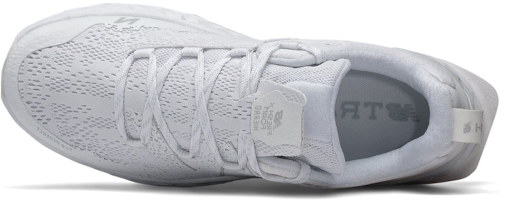 New Balance Fresh Foam Hierro v5 'Putih' MTHIERW5 Lookbook New Balance Fresh Foam Hierro v5 'Putih' MTHIERW5