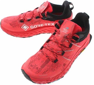 New Balance Fresh Foam HIERROV5 Gore-Tex 'Merah Hitam' MTHIERX5 Lookbook New Balance Fresh Foam HIERROV5 Gore-Tex 'Merah Hitam' MTHIERX5