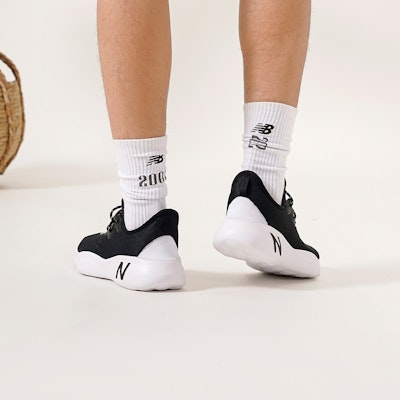 New Balance Fresh Foam V3 'Negro Blanco' RCVRYB3 1