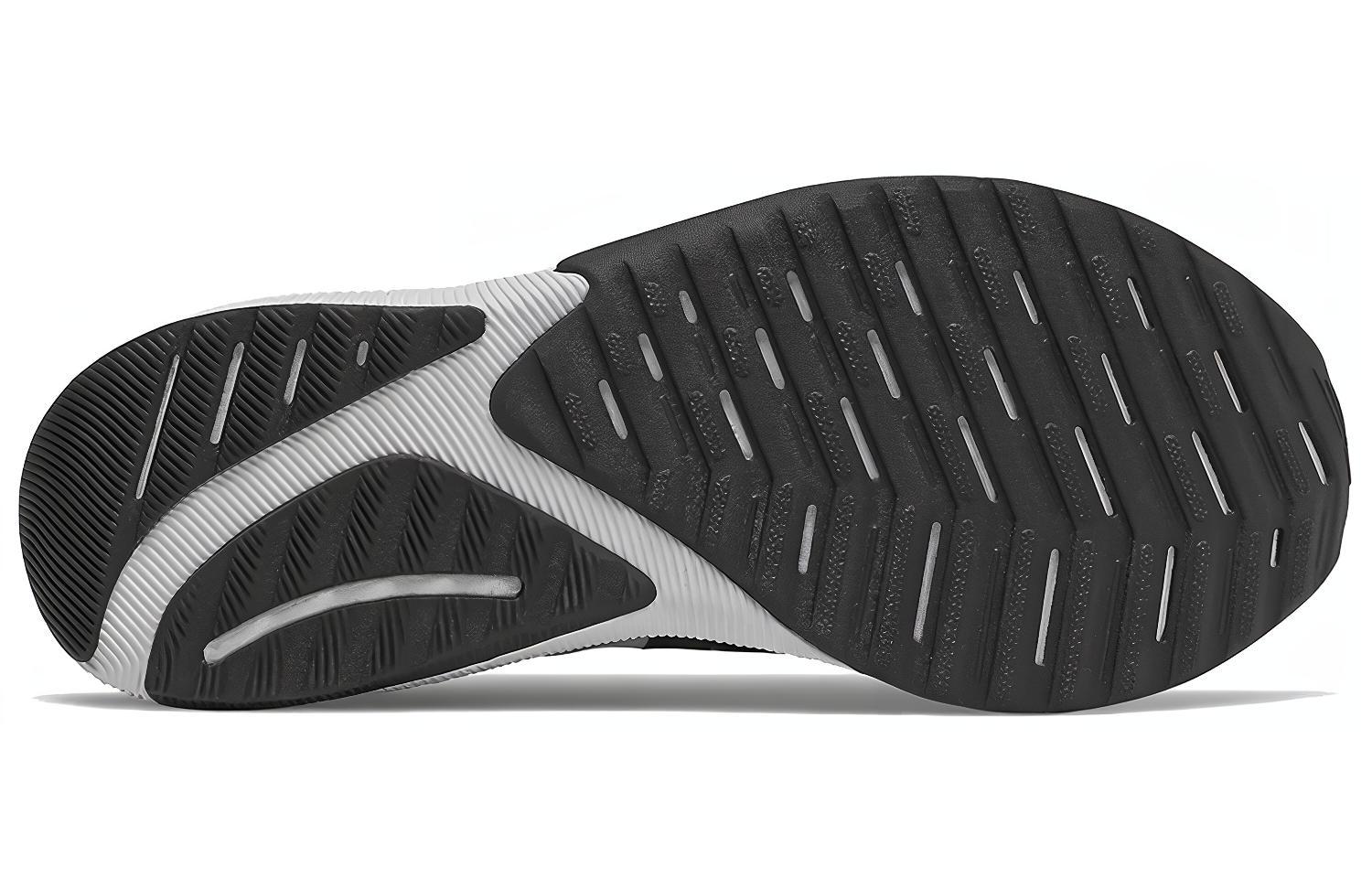 Shop ニューバランス FuelCell Propel RMX v2 黒/白 MPRMXLW2