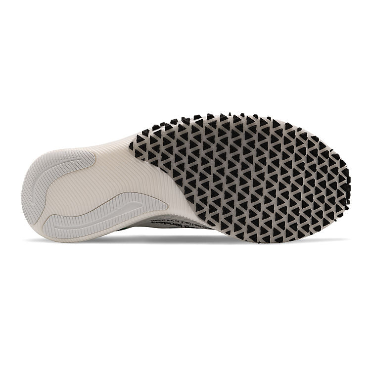 Shop Dao-Yi Chow x New Balance NB FuelCell RC Elite “我們需要領導者” 跑步鞋 男款 灰綠色