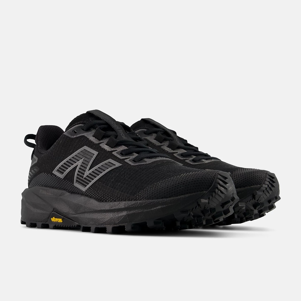 Shop New Balance FuelCell Rebel 越野跑鞋 WRBT5CX-D