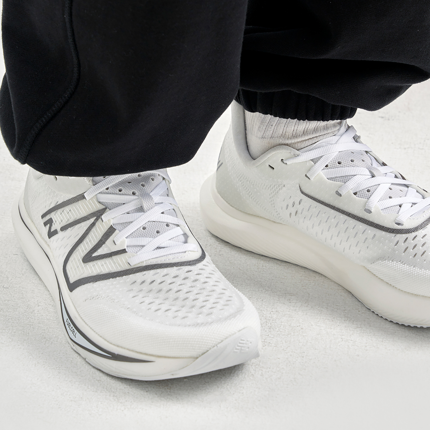 Sizing New Balance FuelCell Rebel v3 'Blanco Gris' MFCXMW3