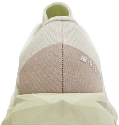 New Balance FuelCell Rebel v4 'Hijau Lichen Linen' MFCXLD4 Sizing New Balance FuelCell Rebel v4 'Hijau Lichen Linen' MFCXLD4