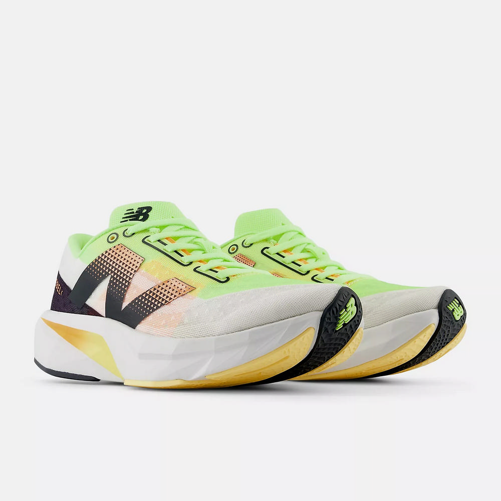 Lookbook New Balance FuelCell Rebel v4 Running Shoes WFCXLA4-D