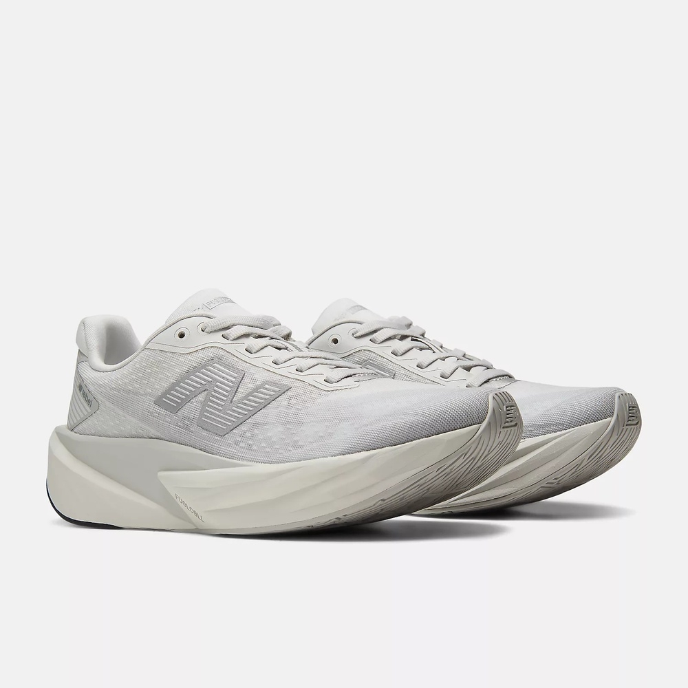 Shop New Balance FuelCell Rebel v5 跑鞋 WFCX6SN-D