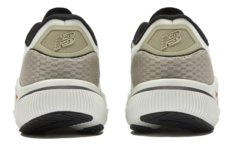 Shop New Balance NB FuelCell 低筒 跑步鞋 男款 米白色