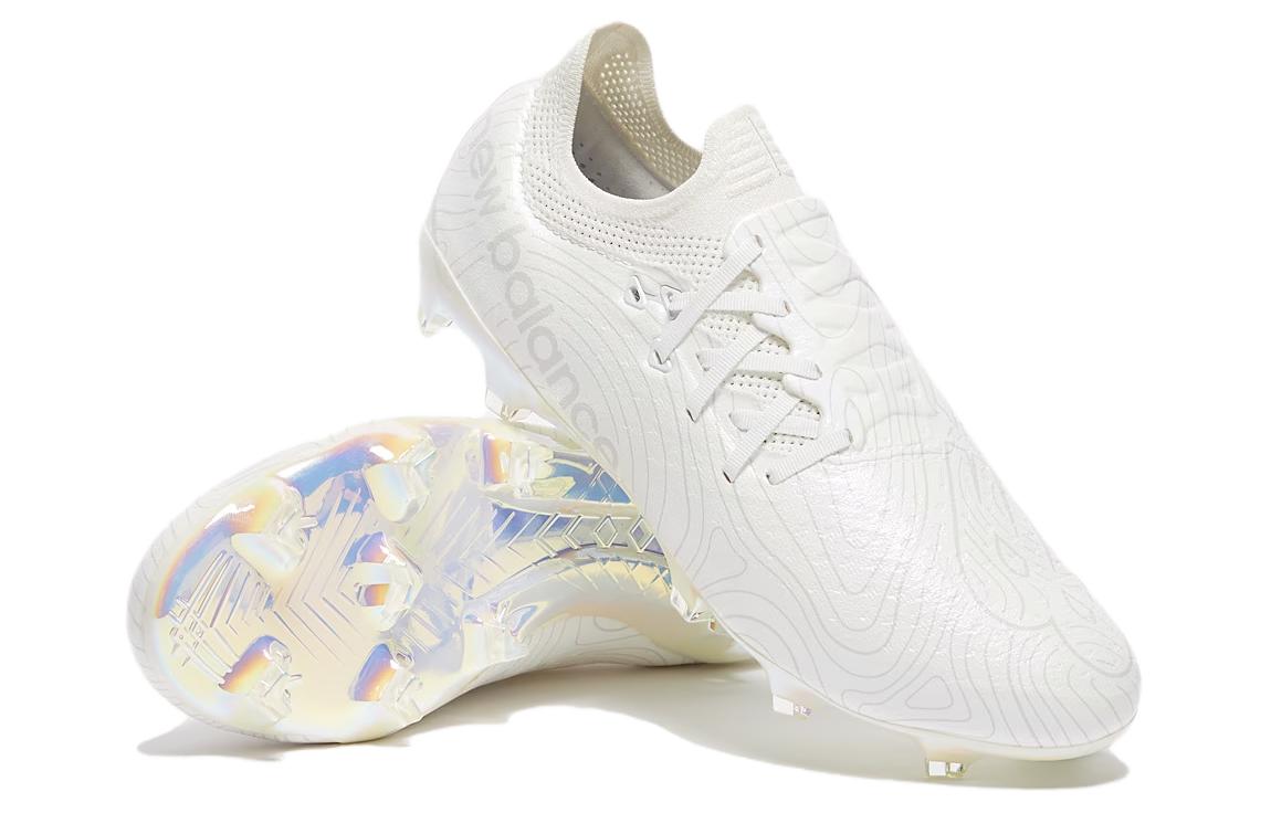 Shop New Balance 人造草皮 防滑耐磨 足球鞋 男女款 白色