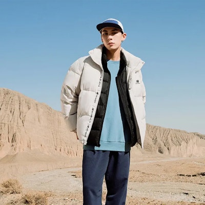 New Balance FW22 Jaket Down Hangat Pria Logo Putih Kerah Tinggi AMJ23345-GYM Details for New Balance FW22 Jaket Down Hangat Pria Logo Putih Kerah Tinggi AMJ23345-GYM