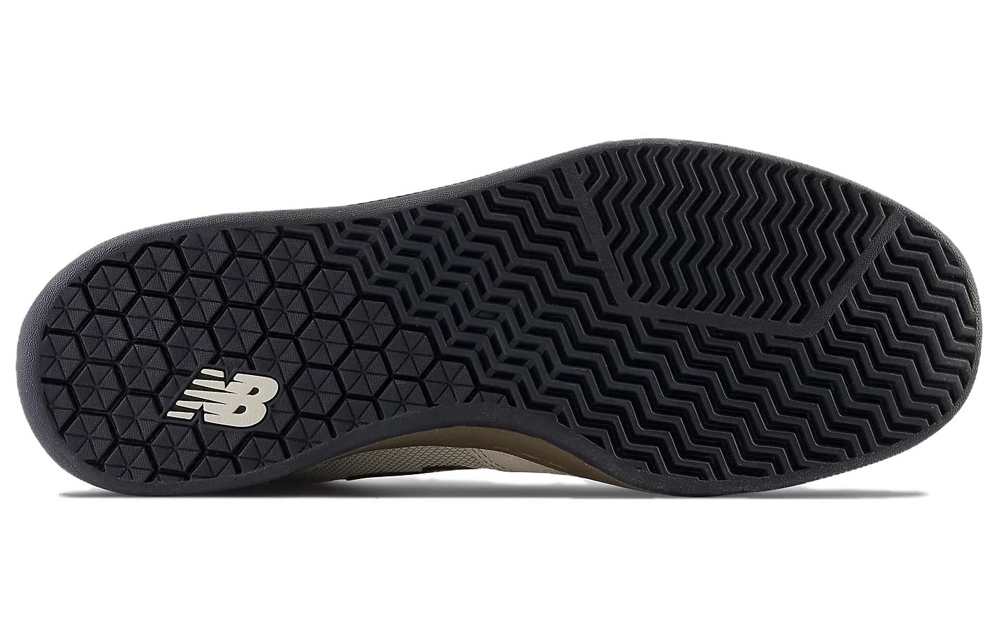 Shop New Balance 圓頭繫帶 抗衝擊輕便 高筒 帆布鞋 男女款 海鹽色