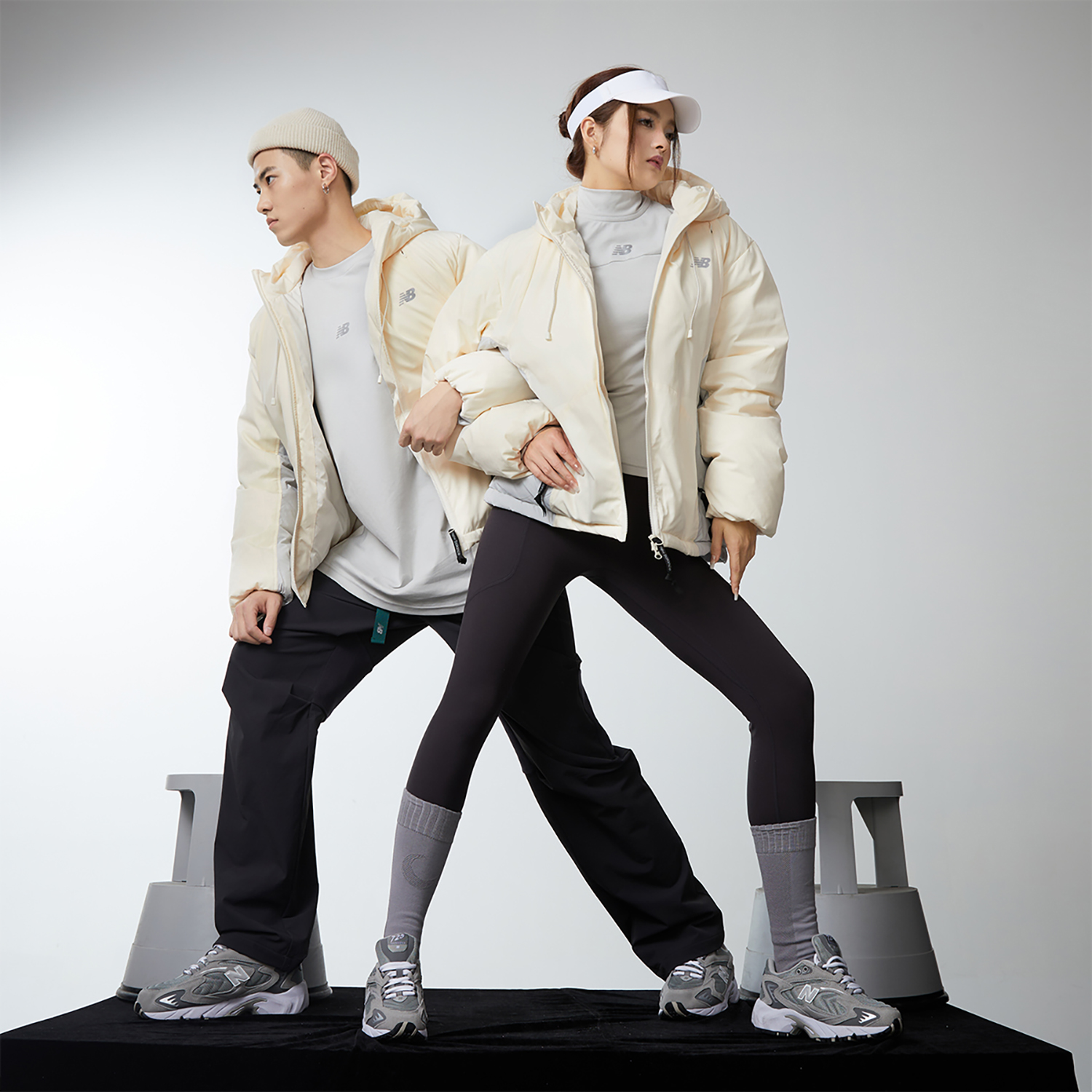 Details for New Balance Hollywood Easy Pants Hyper Sports 男女白色羽絨外套。 NPD4T093-WT