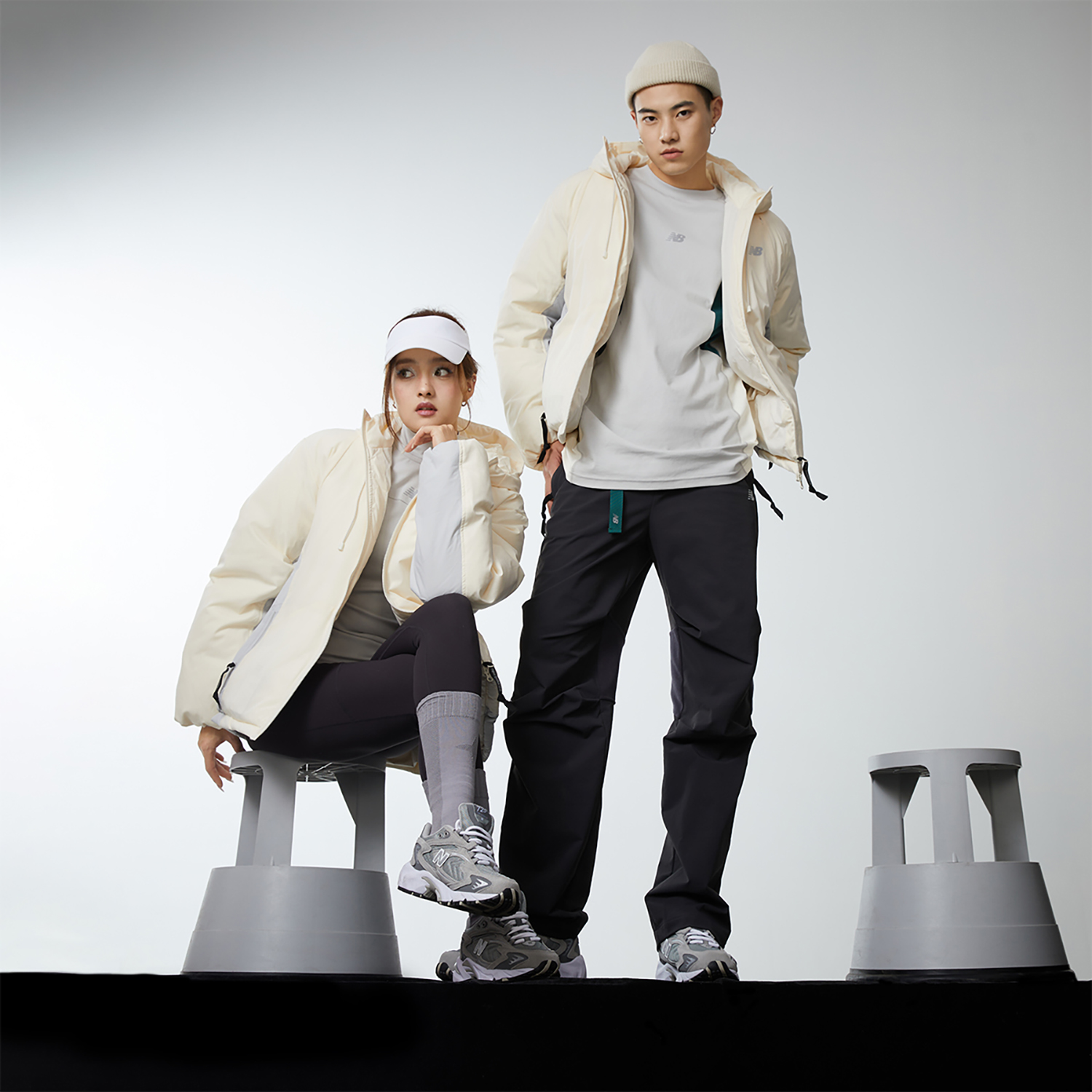 Sizing New Balance Hollywood Easy Pants Hyper Sports 男女白色羽絨外套。 NPD4T093-WT