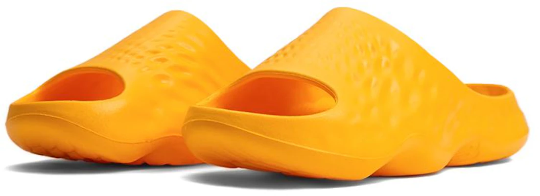 New Balance HUP Comfort Slides 'Kuning Cerah' SUFHUPO3 Lookbook New Balance HUP Comfort Slides 'Kuning Cerah' SUFHUPO3