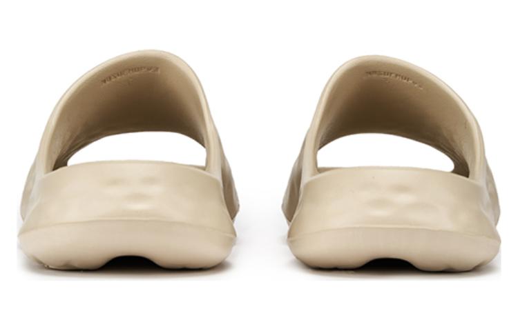 Shop New Balance HUP 防滑舒適 運動拖鞋 男女皆宜 米色