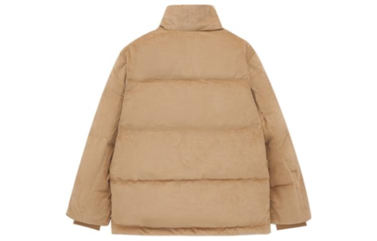 Lookbook 뉴발란스 카키 유니섹스 로고 프린트 풀집 퍼퍼 자켓. 5PC44393-BEI