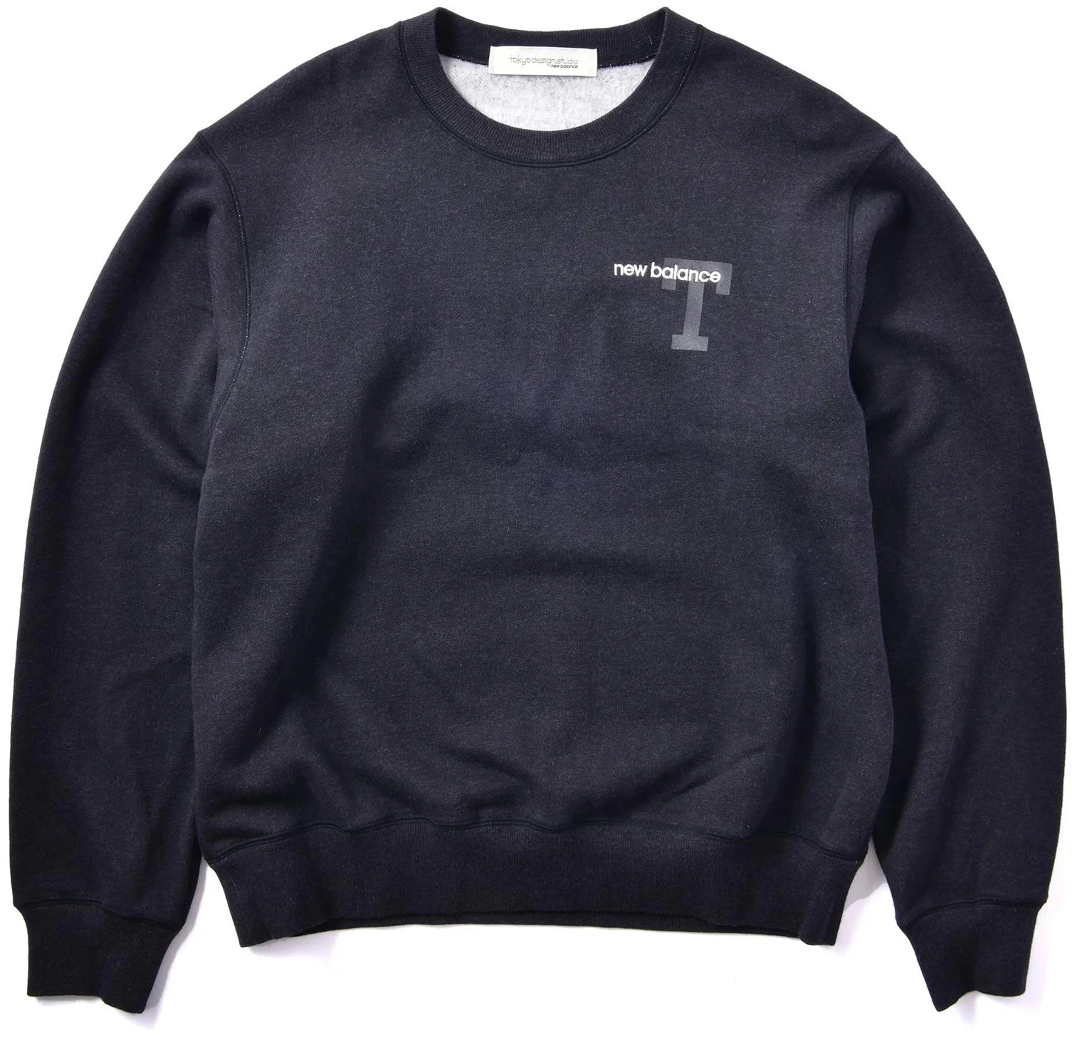 new-balance-logo-crewneck-sweatshirt-black-grey-amt-25064-bk