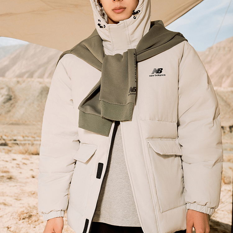 Details for New Balance Jaket Hoodie Putih Zip Tersembunyi dengan Logo. AMJ23340-GYM