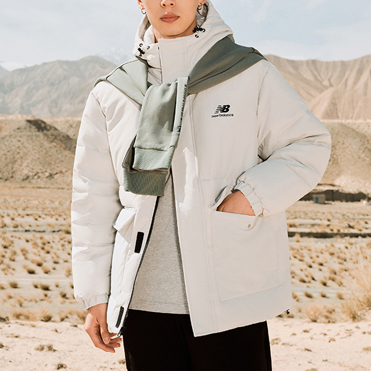 Sizing New Balance Jaket Hoodie Putih Zip Tersembunyi dengan Logo. AMJ23340-GYM