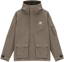 New Balance Logo Print Hooded Windbreaker Utility Jacket Unisex Linen Color AMJ31320-DRI New Balance Logo Print Hooded Windbreaker Utility Jacket Unisex Linen Color AMJ31320-DRI