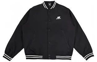 New Balance Logo Printed Loose Fit Woven Jacket Black AMJ33362-BK New Balance Logo Printed Loose Fit Woven Jacket Black AMJ33362-BK