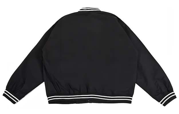 New Balance Jaket Hitam Longgar Logo Printed Woven AMJ33362-BK Lookbook New Balance Jaket Hitam Longgar Logo Printed Woven AMJ33362-BK