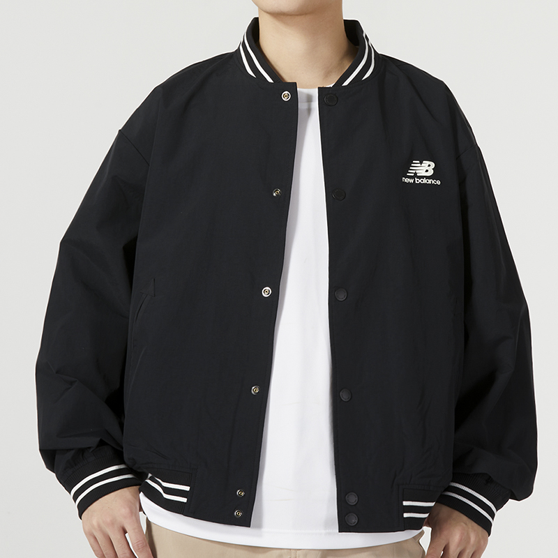 Shop New Balance Jaket Hitam Longgar Logo Printed Woven AMJ33362-BK