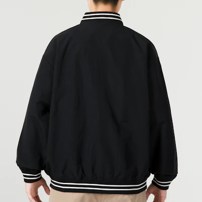 New Balance Jaket Hitam Longgar Logo Printed Woven AMJ33362-BK Purchase New Balance Jaket Hitam Longgar Logo Printed Woven AMJ33362-BK