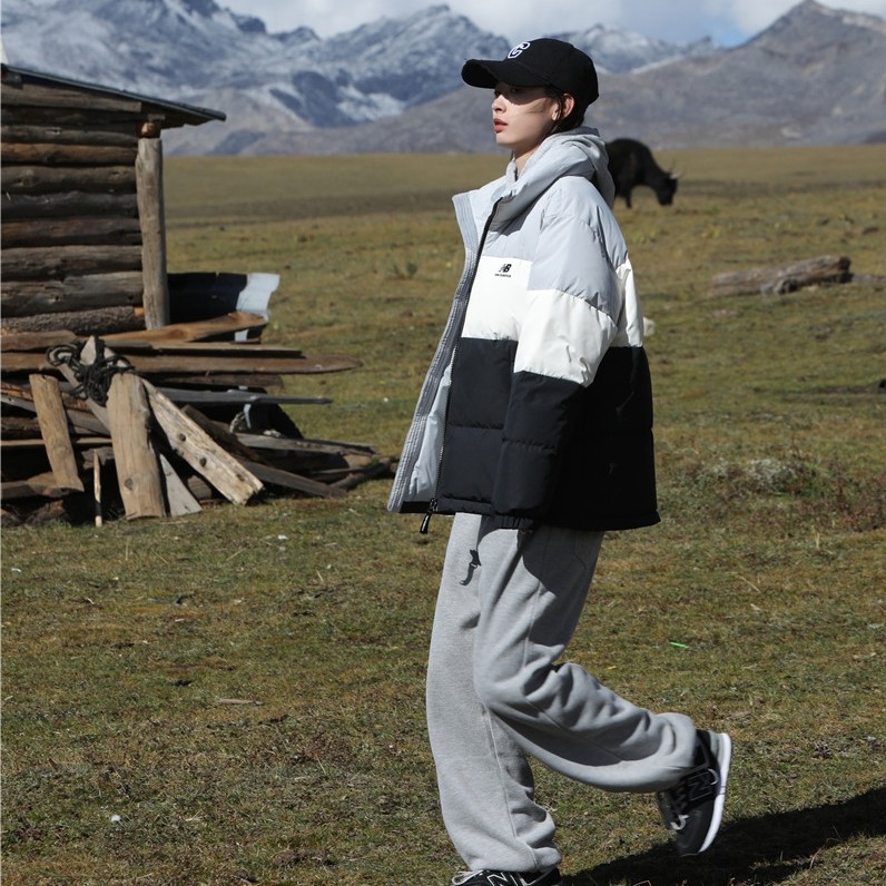 Lookbook New Balance Logo Zipper Short Puffer Jacket Unisex Light Grey 5PC44283-GR